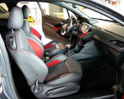 Peugeot 208 GTi 1.6 THP 200cv 4