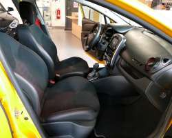 Renault Clio 4 RS Trophy 220 EDC 5 Renault Clio 4 RS Trophy 220 EDC 5