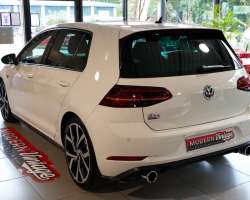 Volkswagen Golf VII GTI 230cv Facelift 13