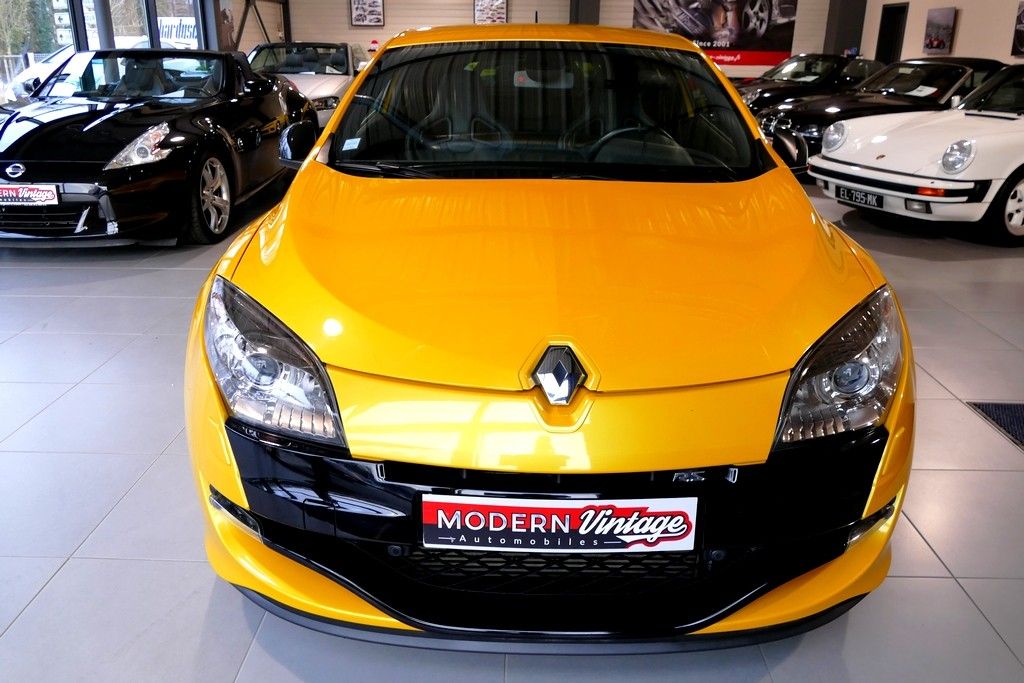 Renault Megane 3 RS Trophy 265cv Véhicule Modern