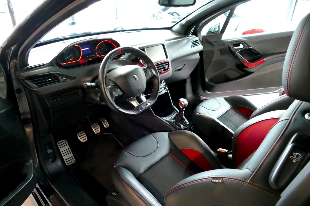 Peugeot 208 GTi 1.6 THP 200cv