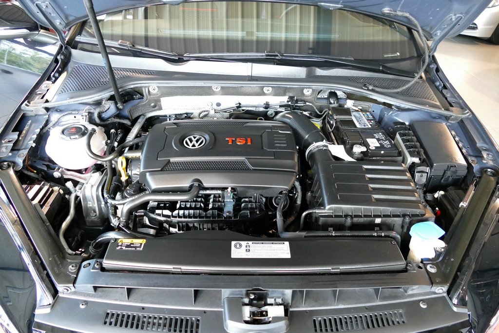 Volkswagen Golf VII GTI Performance 245 DSG Facelift